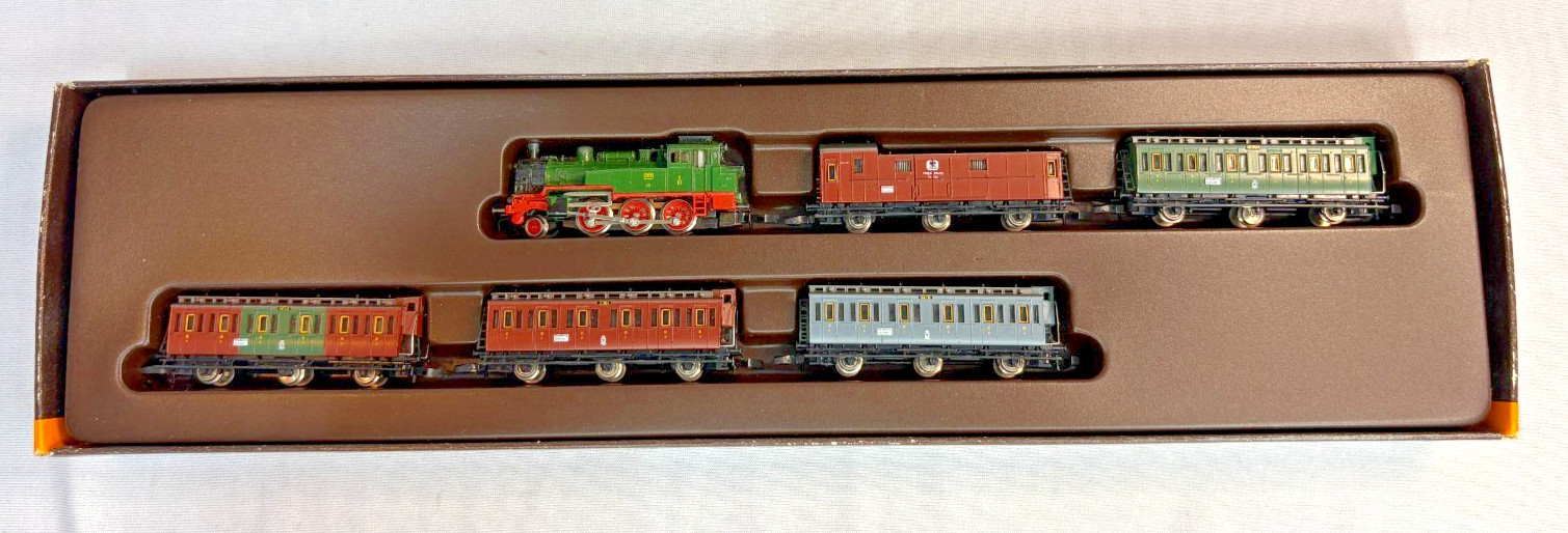 Z Scale Marklin Mini-Club 8104 Steam Passenger Train Set