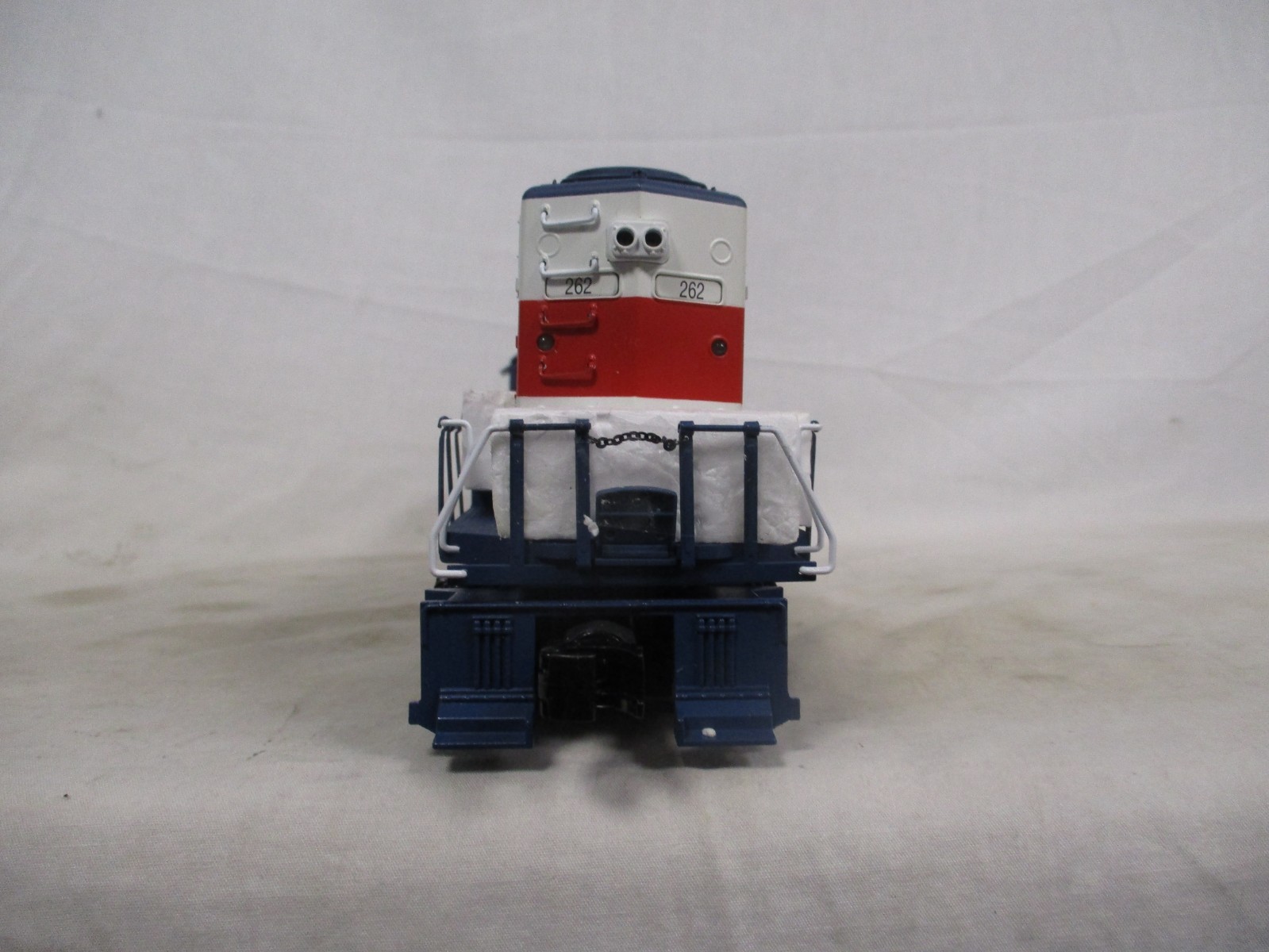 K-Line K2439-0262 Long Island RailRoad Scale GP38-2 Diesel Engine #262 O-Gauge