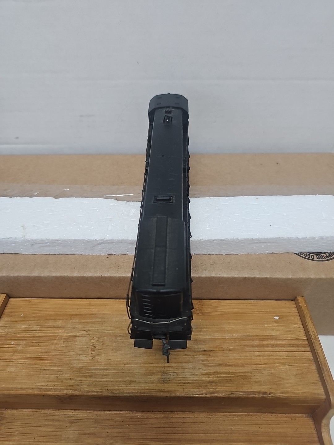Athearn U-28C Penn Central Railroad Diesel HO Scale. Runs, No Original Box.