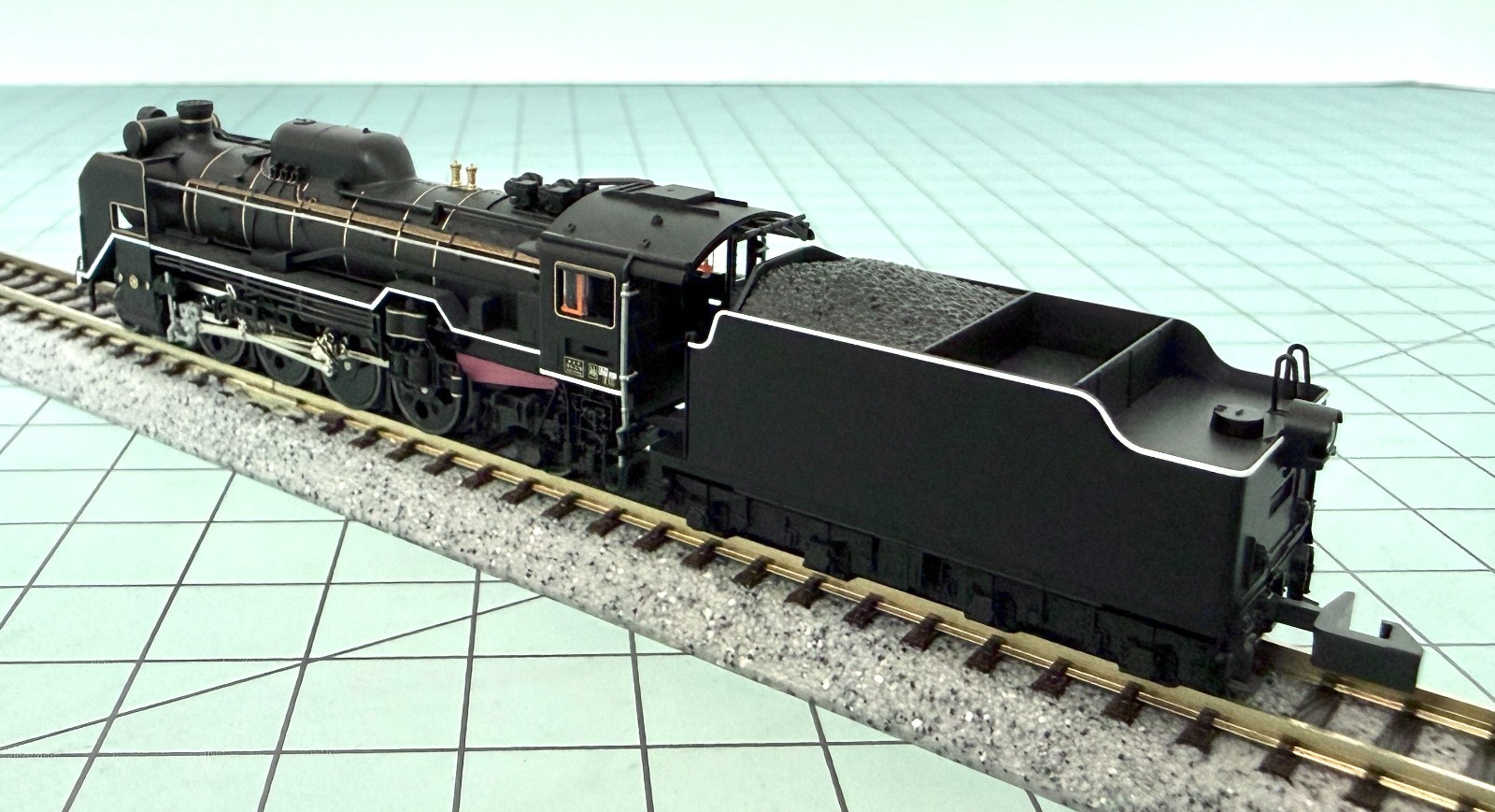 Kato 2016-8 Steam Locomotive Type D51 200 (N scale)