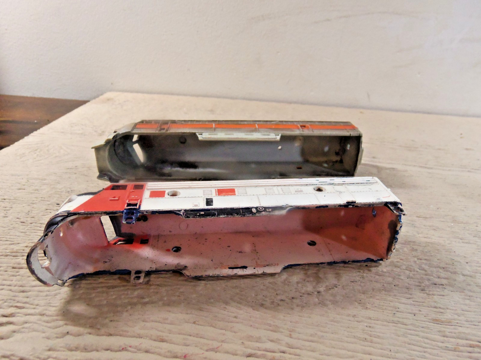 HO Lot of 9 Unmarked Locomotive Shells Parts Pieces