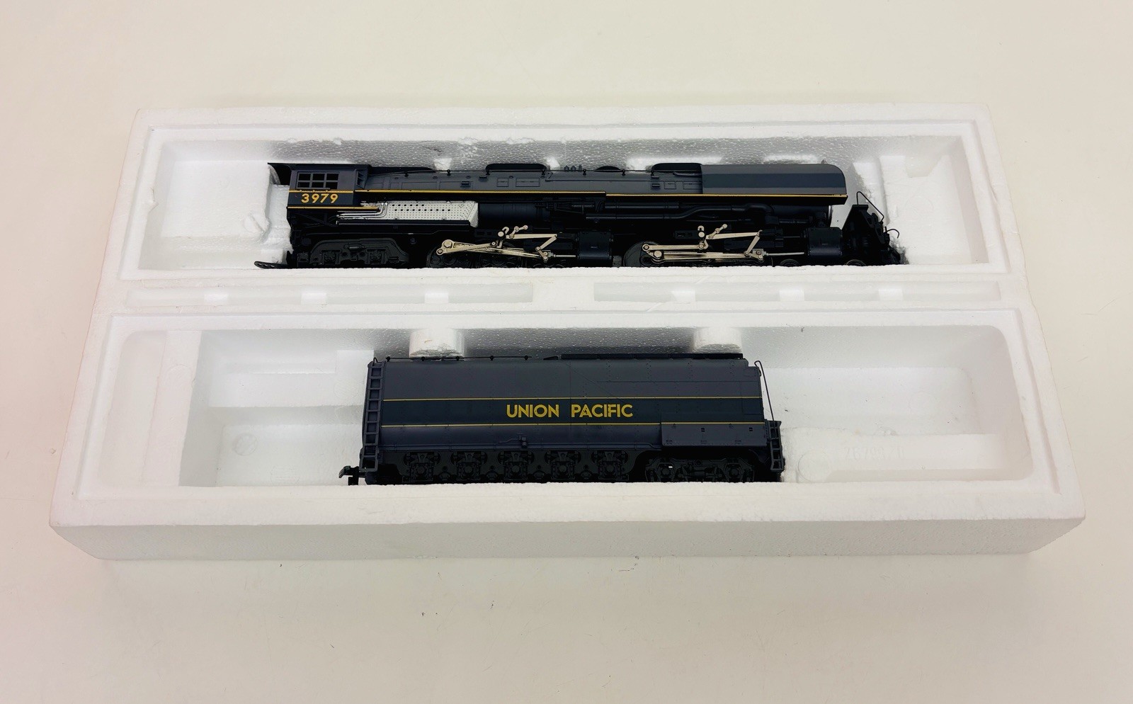 Rivarossi HO Union Pacific 4-6-6-4 Challenger Steam Locomotive 1592 Runs