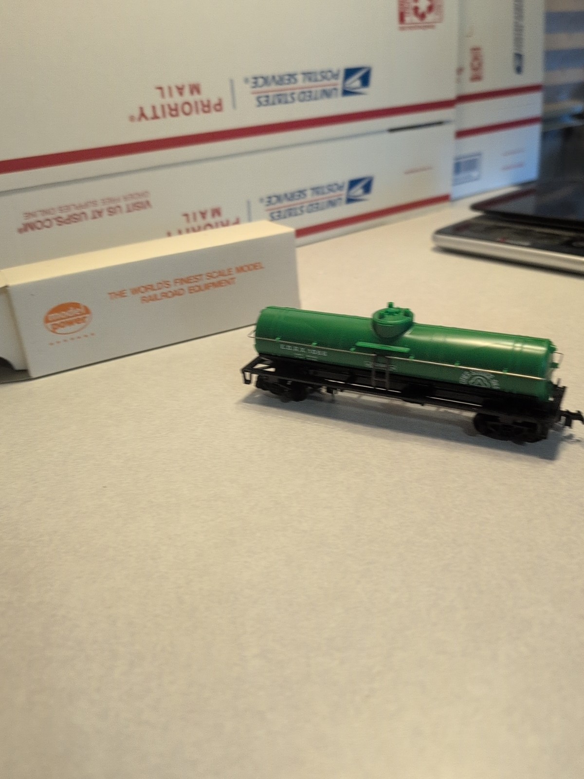 Vintage Model Power~Santa Fe Tank Car Cities Service Train Car~8032~HO Scale~NIB
