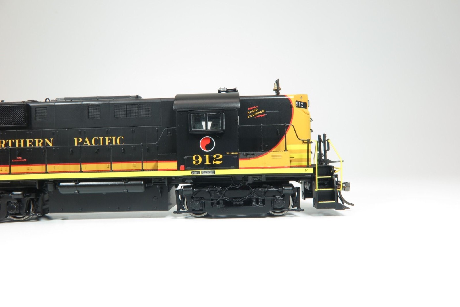 HO RS-11 (DC/DCC/Sound): Northern Pacific – Delivery: #916