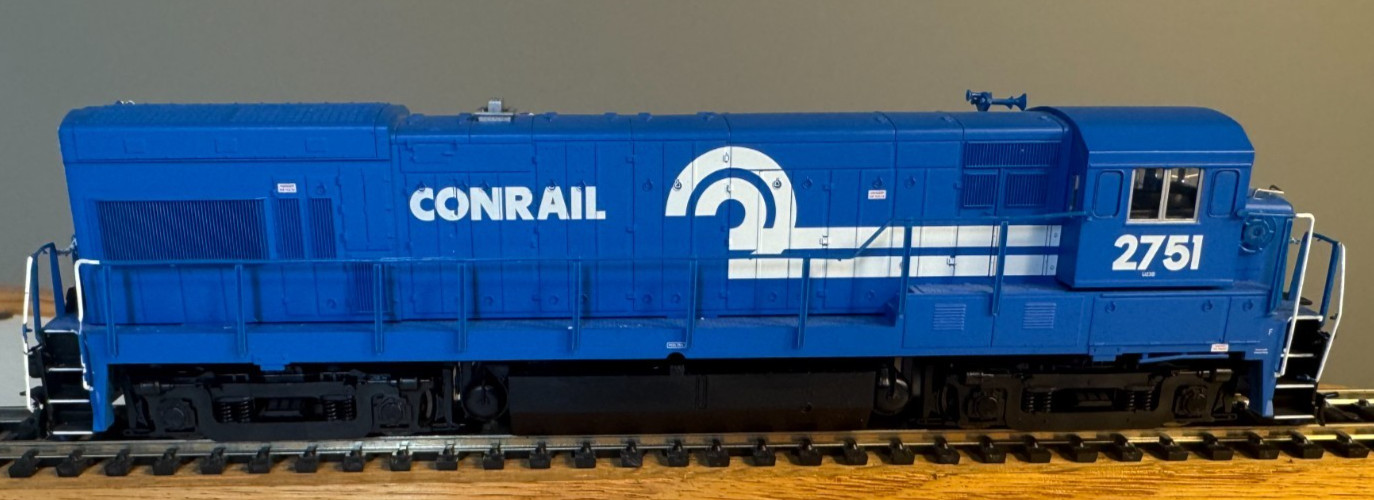 Set of 2 HO Diesel Locomotives with DCC Control – UP EMD SD7 and Conrail GE U23B