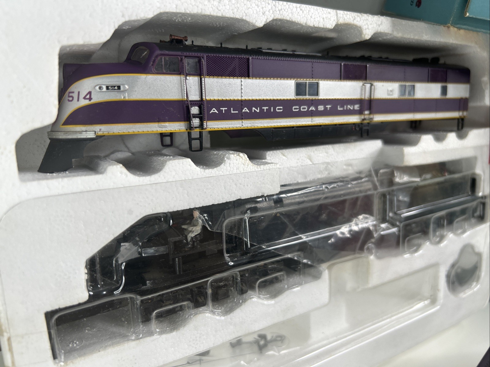 HO E6 Locomotive & E6B Train Car. Atlantic Coast Line PROTO 2000 Limited Ed. DC