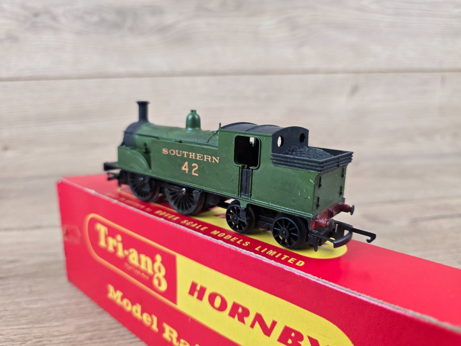 Triang Hornby R754 Class M7 Repainted Southern Tank Locomotive 42 Green OO Gauge