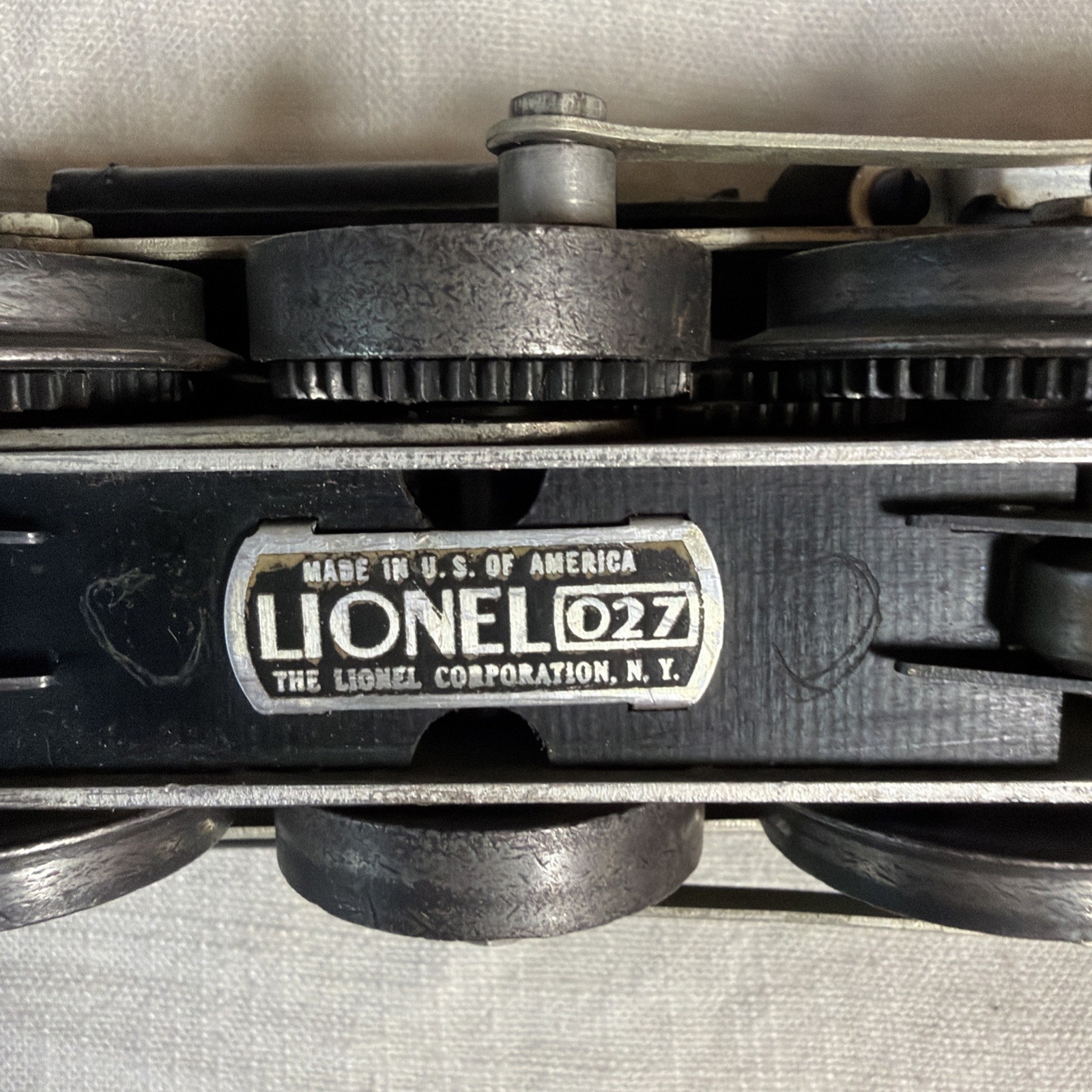Vintage 1950’s Lionel Train Steam Engine 2037 and Coal Car Untested As Is