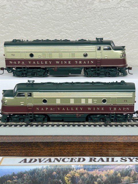 NAPA VALLEY WINE TRAIN F7 – A/A Locos – DC/DCC Ready – HO Scale NEW SEALED