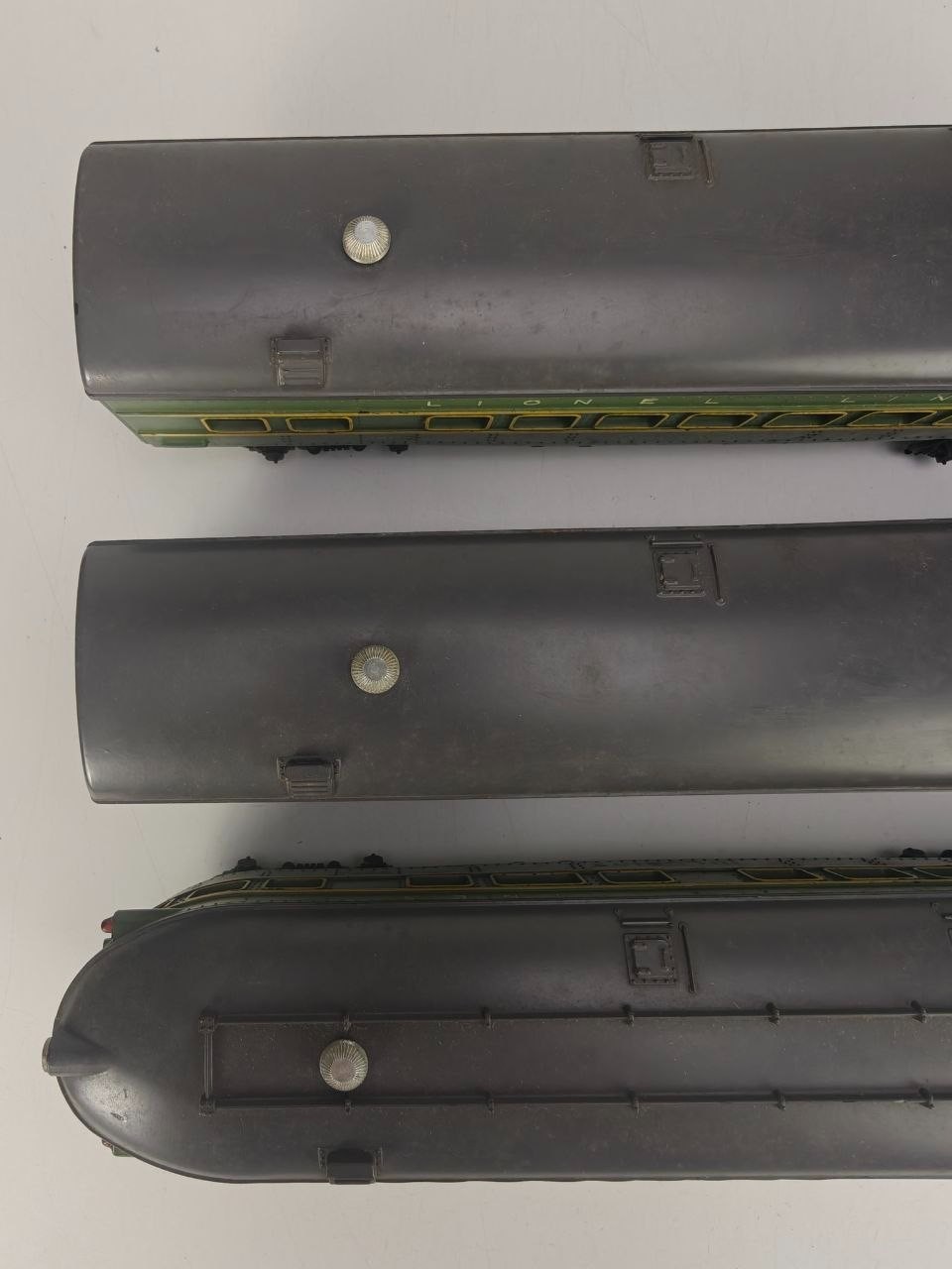 Vintage Lionel 2400 2401 2402 O-27 Green Streamliner Passenger Cars Lot 3