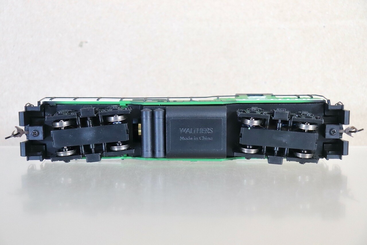 WALTHERS 931-101 BURLINGTON NORTHERN BN CLASS GP9M DIESEL LOCOMOTIVE 21709 on