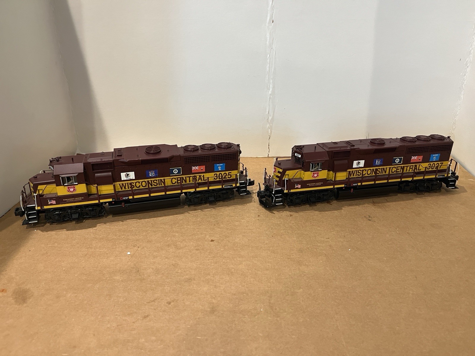 Mth Wisconsin Central Gp 40 Power Unit And Non-Power Unit Diesel Engines