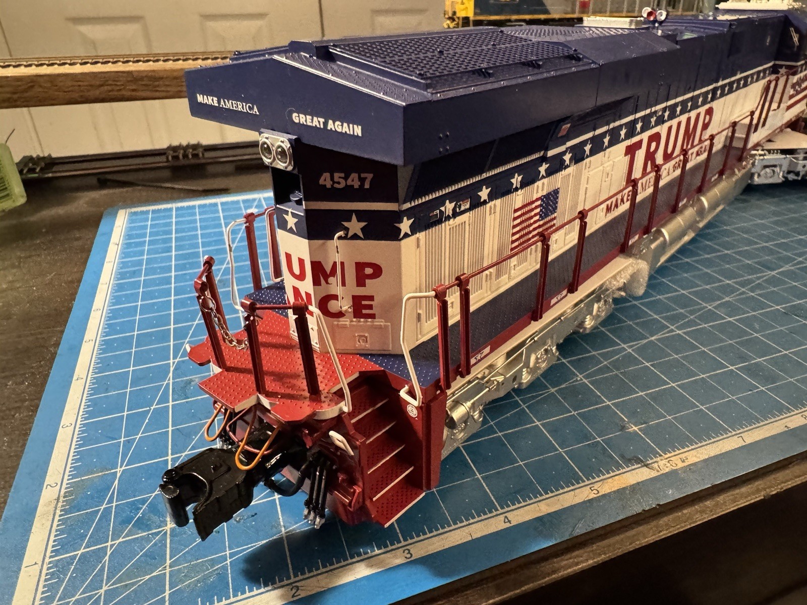 LIONEL Legacy ES44AC Legacy Station Custom Trump 4547