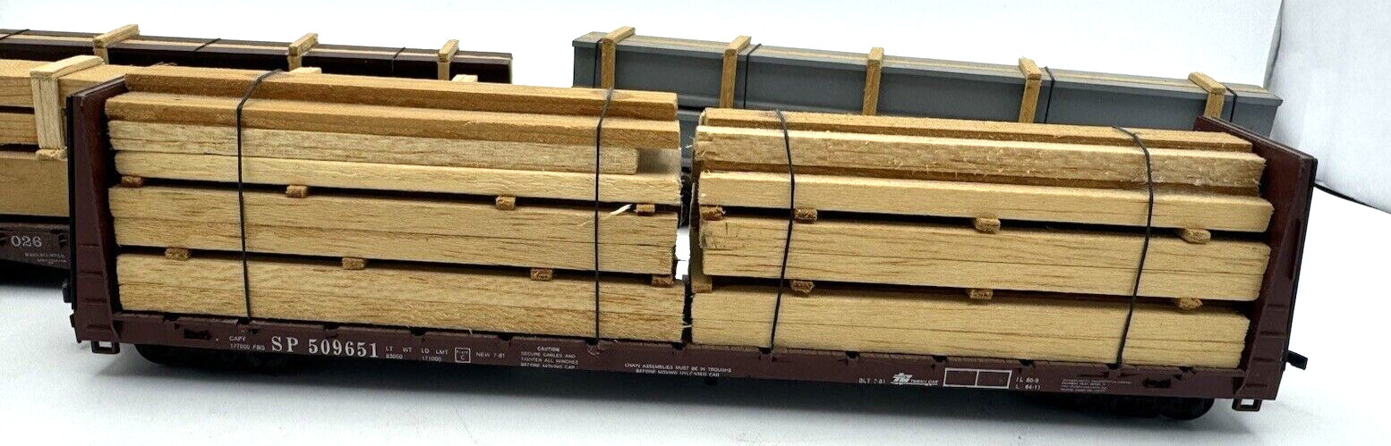 LOT OF 4 DIFFERENT HO GAUGE MODEL RAILROAD S P WOOD CARRIER CARS WITH LOADS