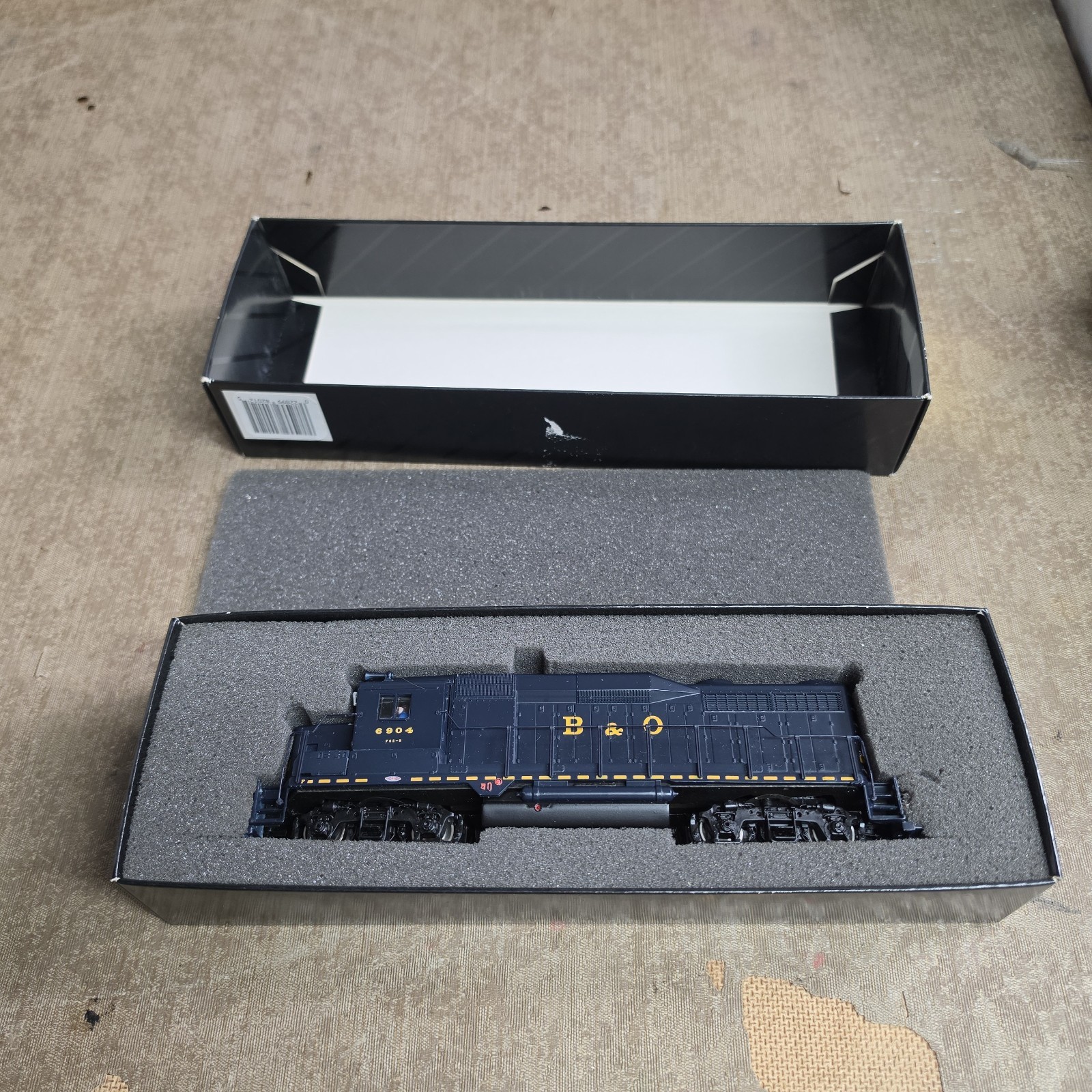 HO Bachmann Spectrum B&O GP30 #6904 Sunburst