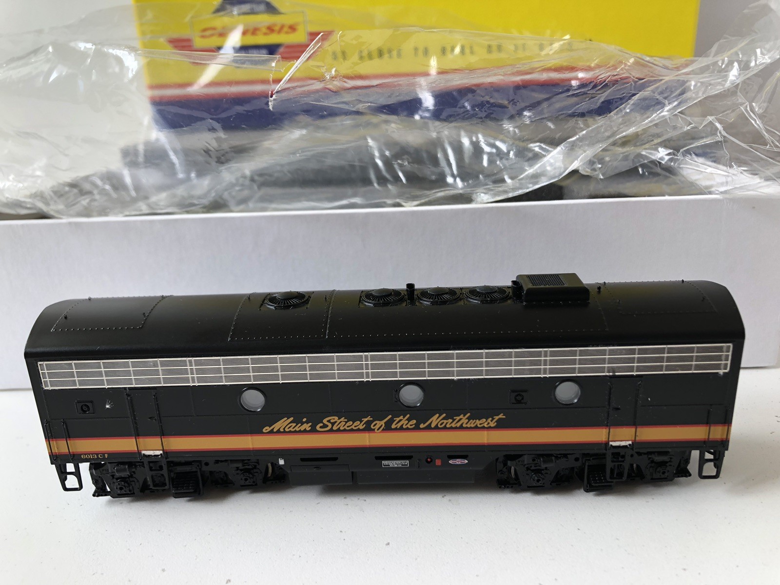 Athearn Genesis G1611 A&B F-7A F-7B Locomotive Set Northern Pacific 6013C 6013D