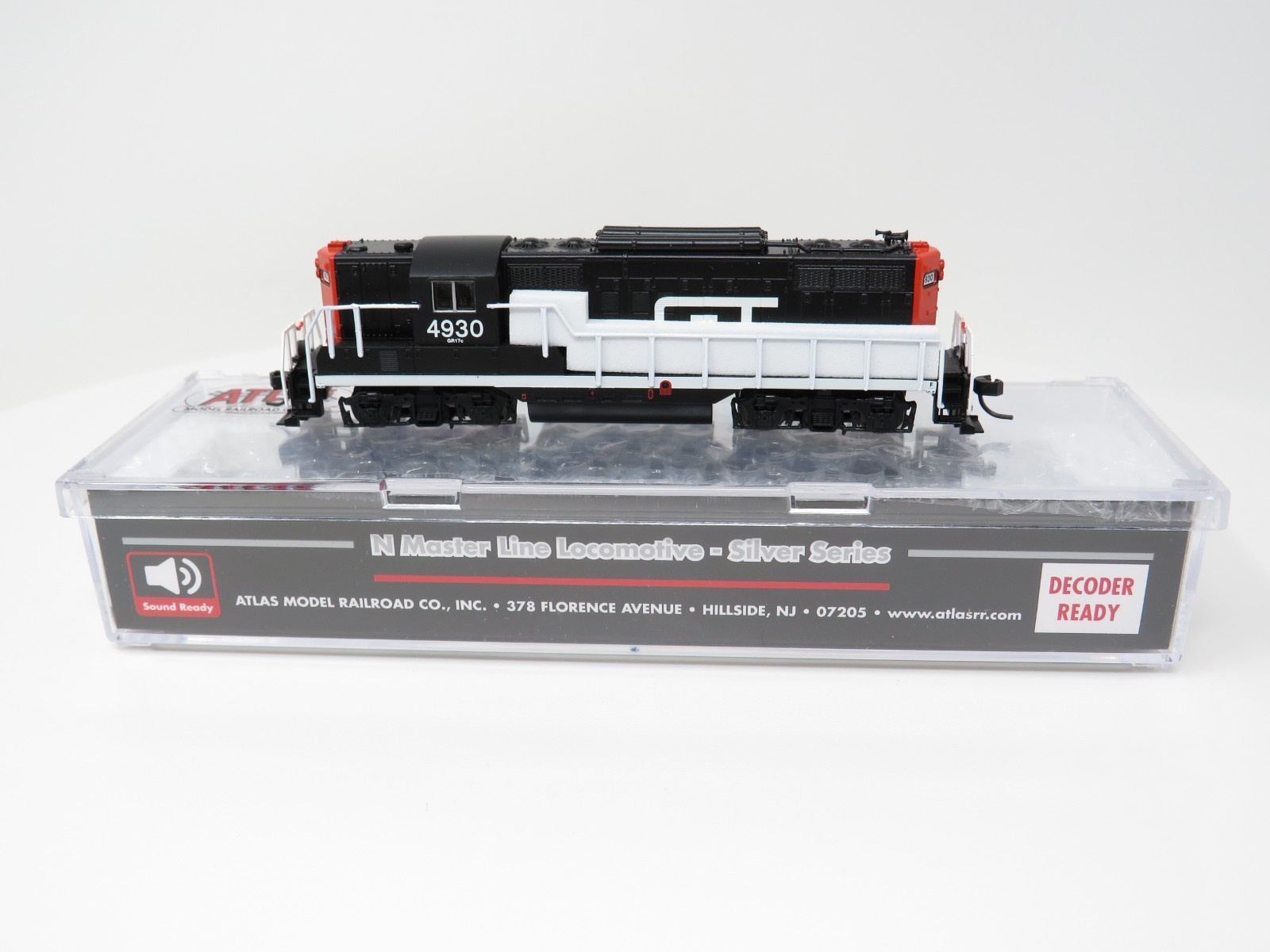 Atlas N 40005357 Grand Trunk #4930 EMD GP-9TT Diesel Locomotive Torpedo Tube