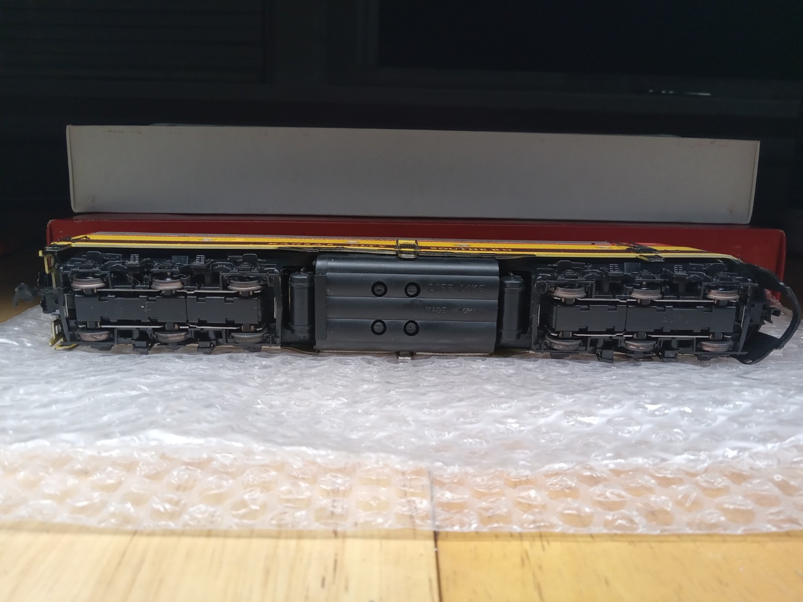 H.O. Proto 2000 KANSAS CITY SOUTHERN WITH PASSENGER CARS!