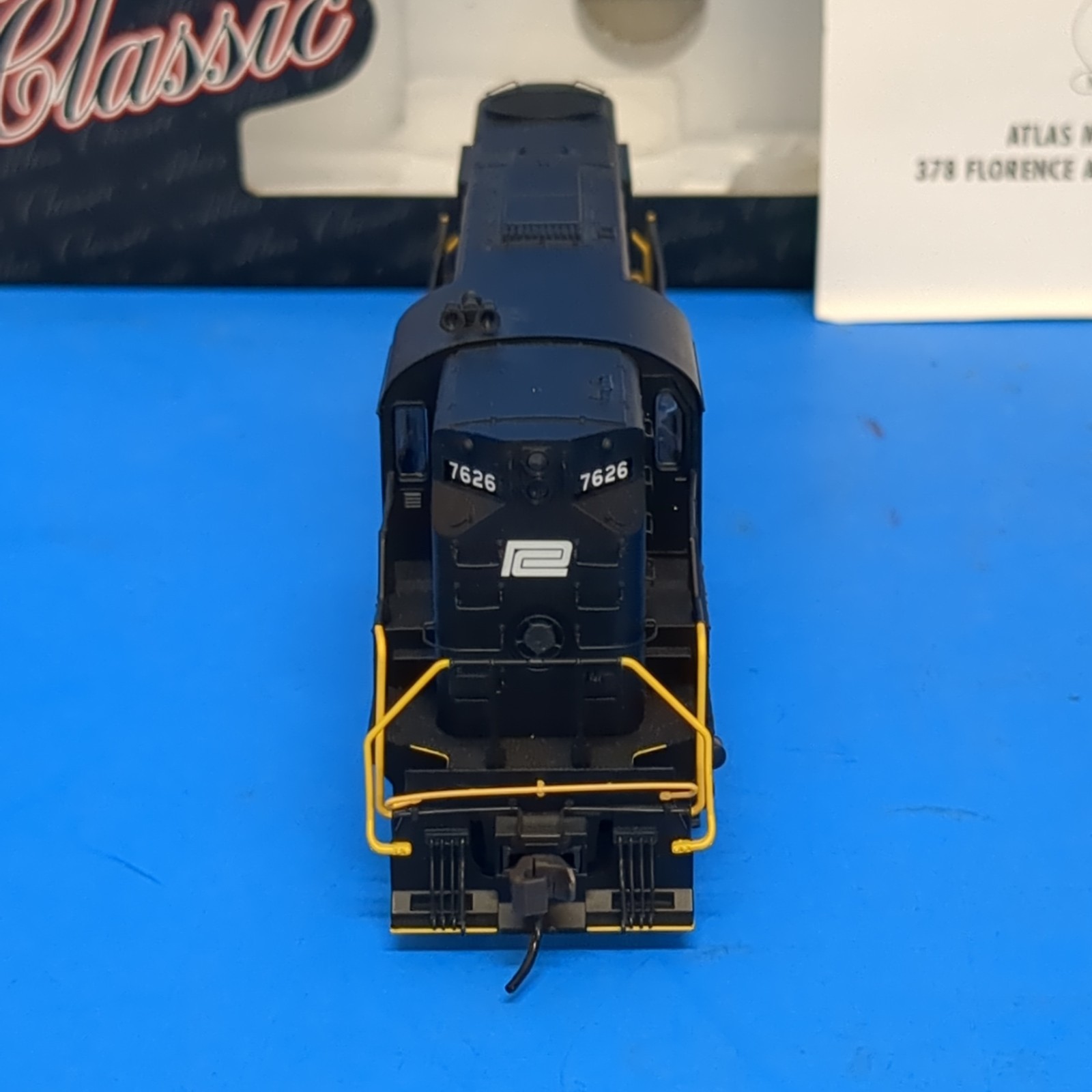 Atlas Classic H.O. Scale Locomotive RS-11 Diesel Loco Penn Central 7926