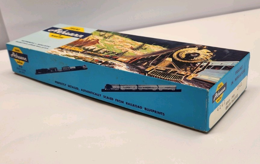 ATHEARN HO SD45 UNION PACIFIC 3600 POWERED DIESEL LOCOMOTIVE MINT B8