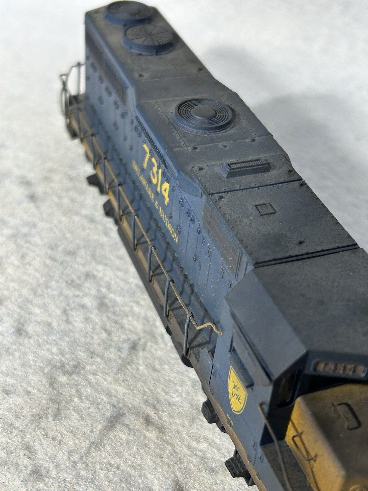 Athearn Custom Painted/Detailed Weathered D & H RR GP-38-2 Loco HO(Ex 1 Awning)