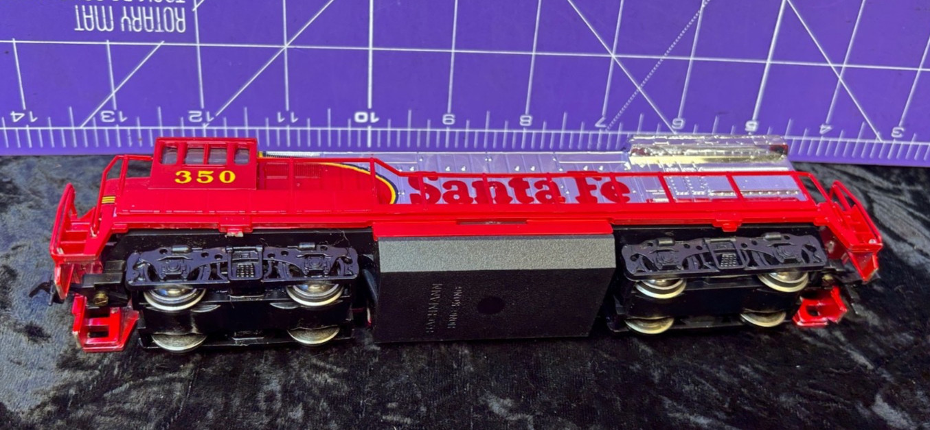 Bachmann HO Santa Fe #350 Chrome GE U36B Diesel Locomotive Lighted w/Box, bin2