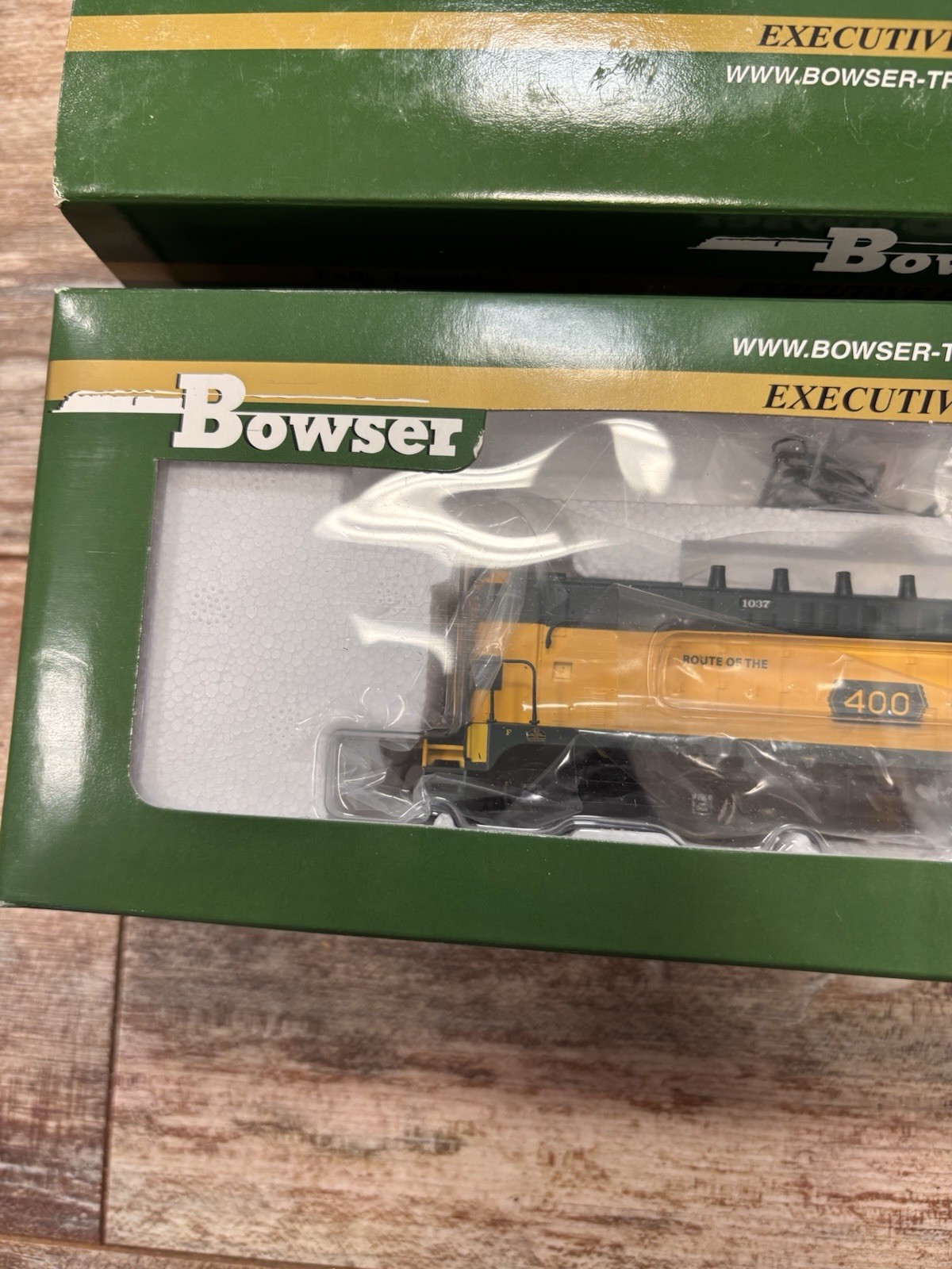 Bowser HO Scale Baldwin VO-1000 Diesel Locomotive C&NW 1037 Green 400 Light DC B