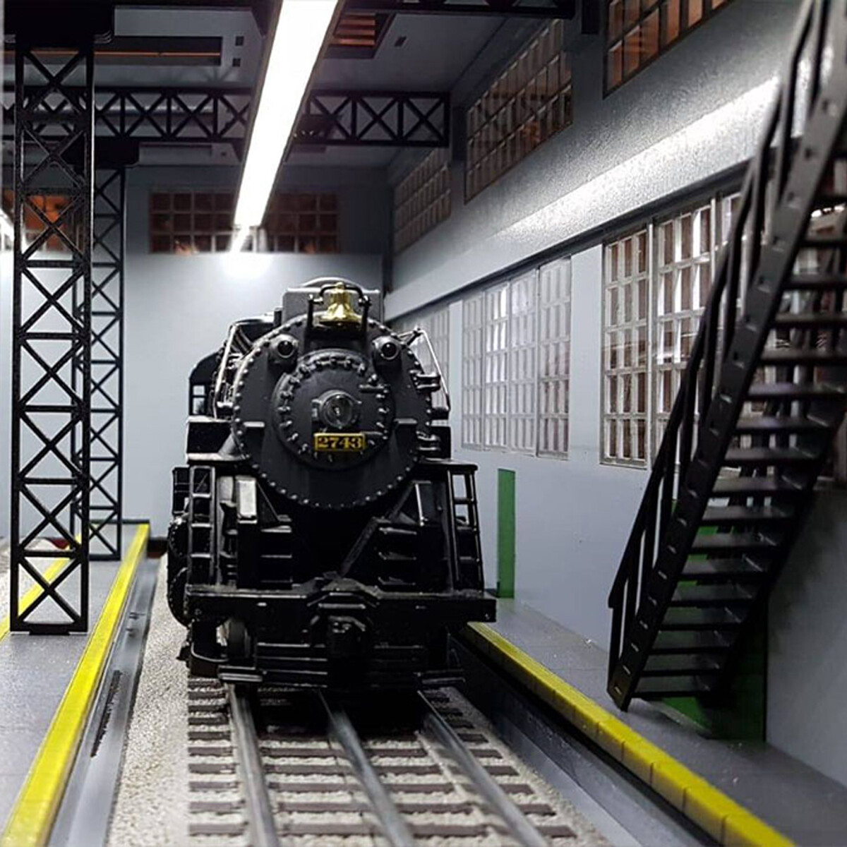 Two Stall Diesel Engine House w/Motorized Doors, Indoor/Outdoor Lighting O Gauge