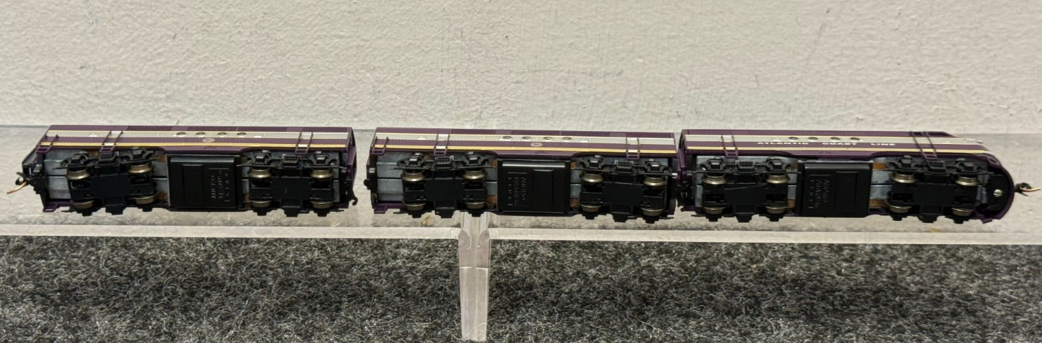 Micro-Trains N Scale Atlantic Coast Line EMD FT A/B/B Set w/ESU DCC & Sound