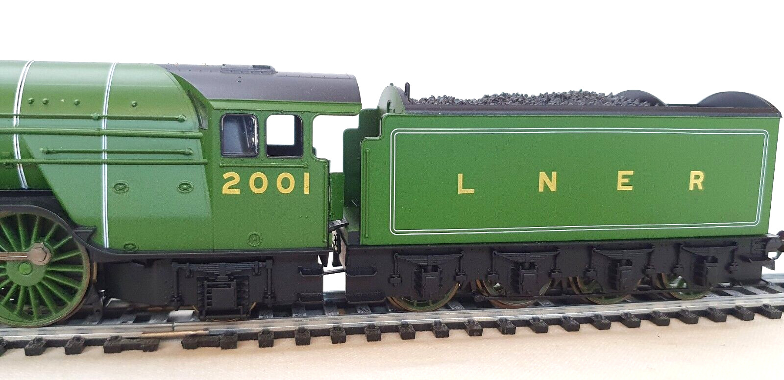 Hornby OO HO British LNER Class P2 “COCK O THE NORTH” 4-8-2 Steam Locomotive MIB