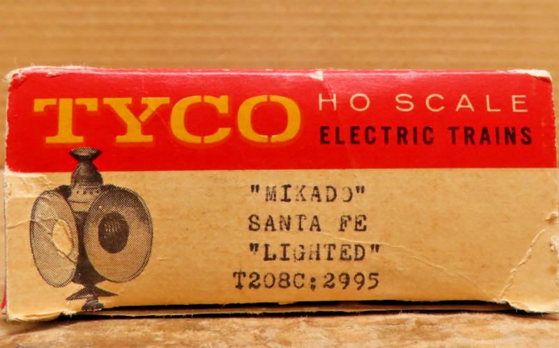 TYCO HO Gauge SANTA FE “MIKADO” LIGHTED STEAM LOCOMOTIVE & TENDER #T20 RUNS WELL