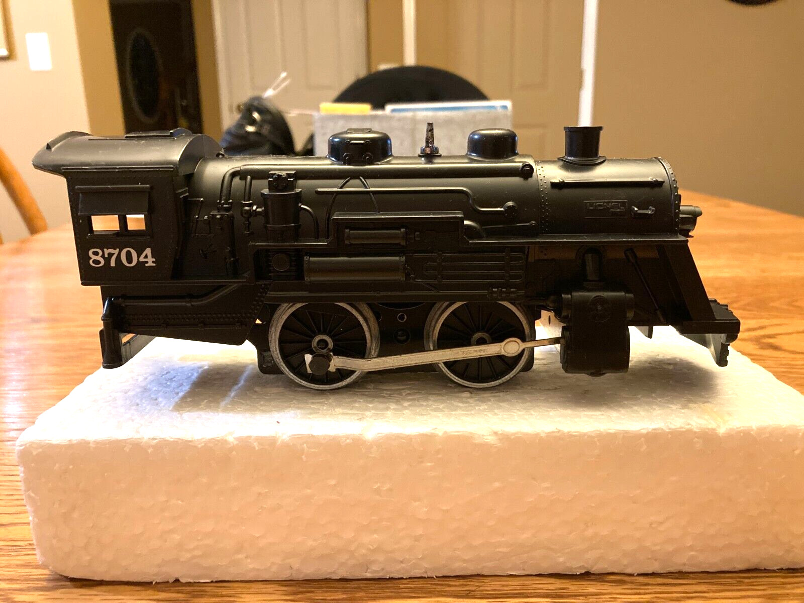 LIONEL 8704 Steam Locomotive Runs Great on AC or DC Power watch video
