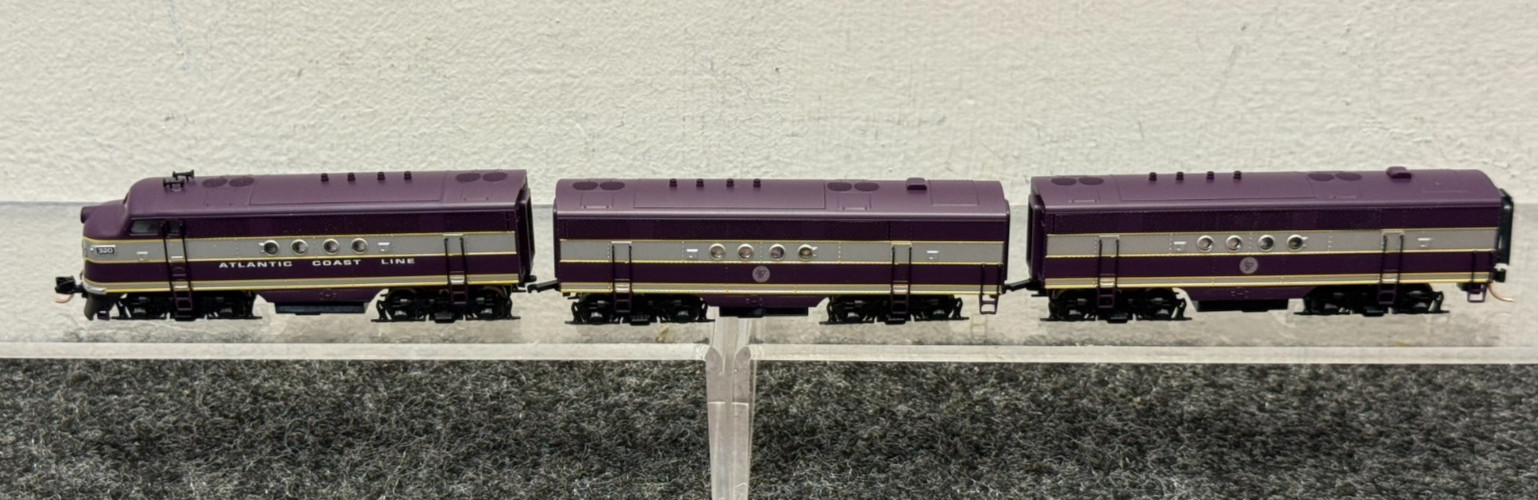 Micro-Trains N Scale Atlantic Coast Line EMD FT A/B/B Set w/ESU DCC & Sound