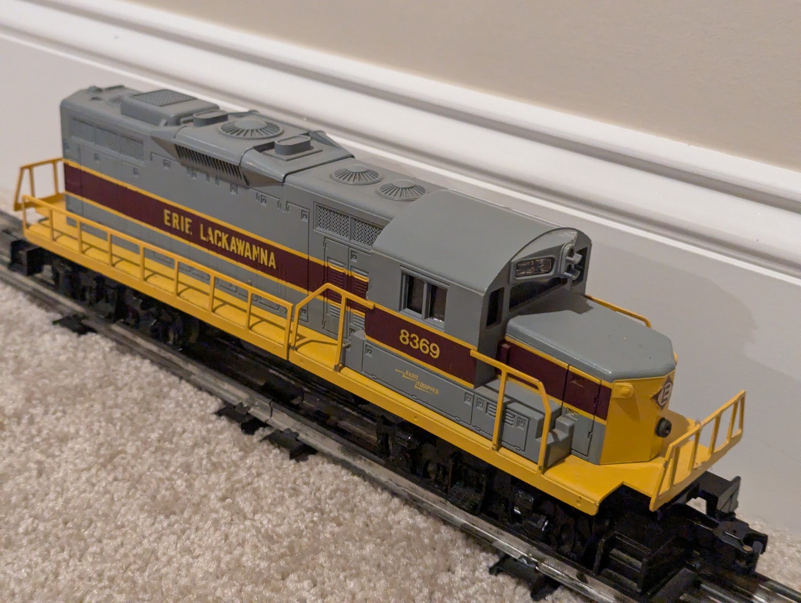 Lionel 6‑8369 Erie Lackawanna GP‑20 Diesel Locomotive – Good Condition – w/Box