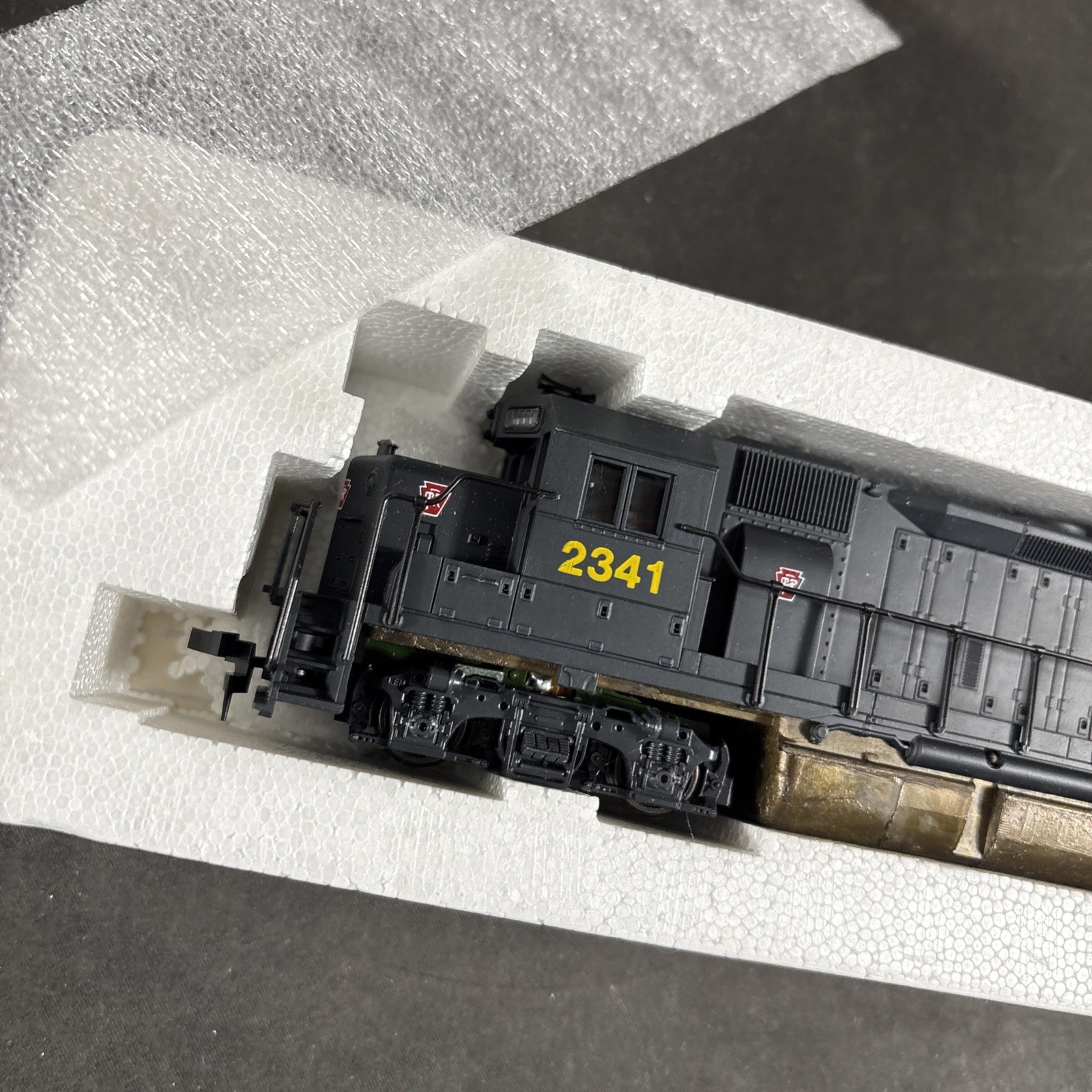 CON-COR 1:87 MODEL TRAIN HO SCALE LOCMOTIVE EMD GP-38 PENN RAILROAD NEW OPEN