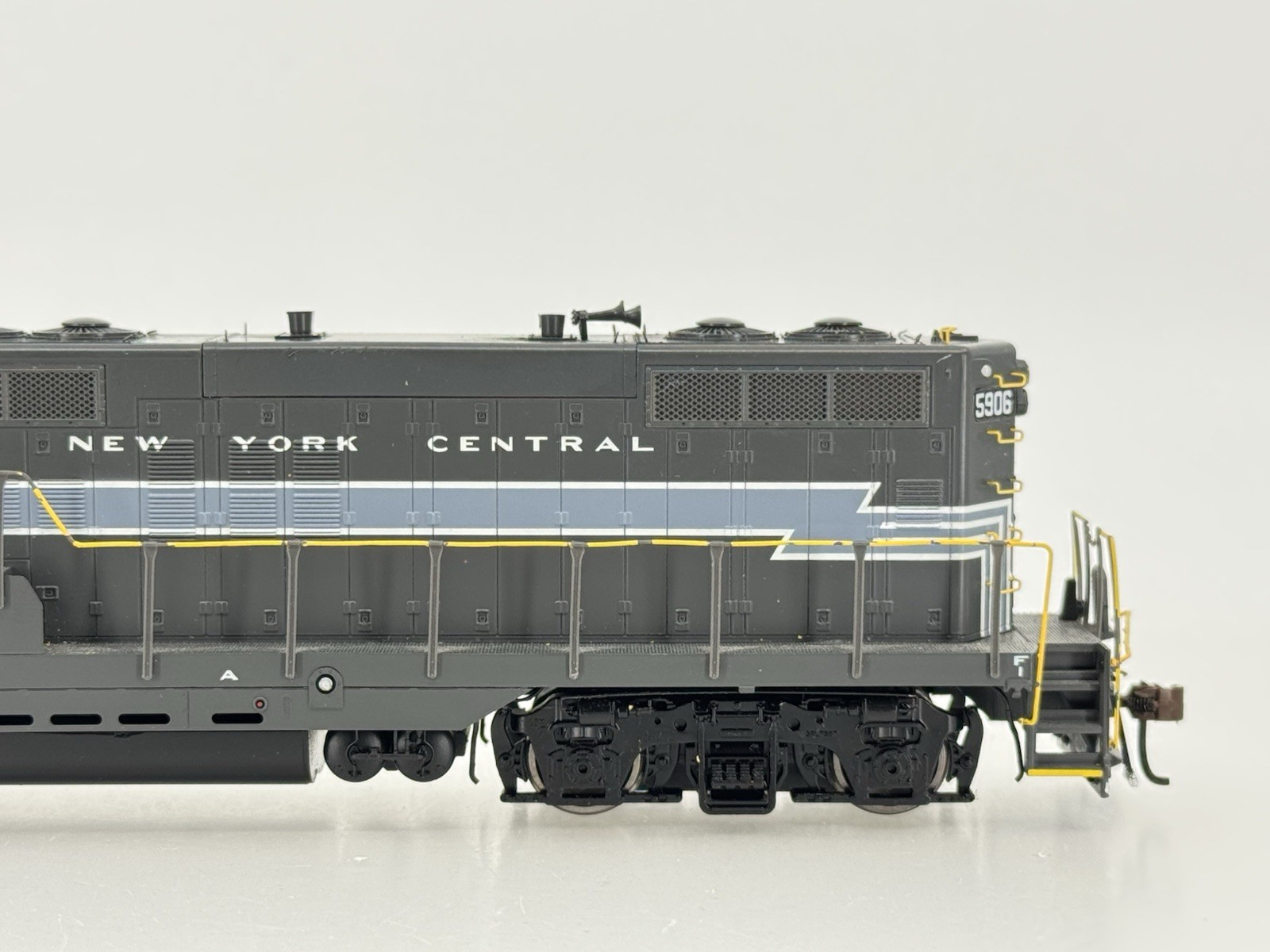 HO Athearn Genesis G62427 New York Central GP9 Diesel Locomotive NYC #5906
