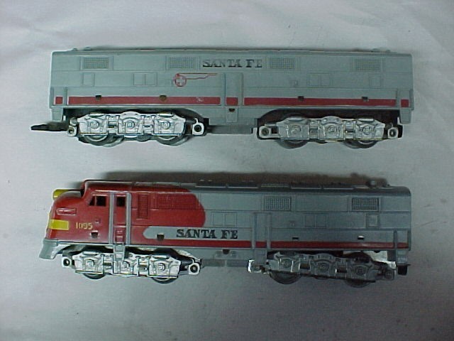 VINTAGE MARX SANTA FE F3 LOCOMOTIVE #1095 A powered & B Dummy Units, Tested