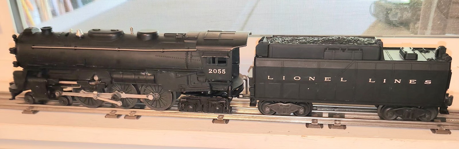Lionel 2055 Steam Locomotive and Tender