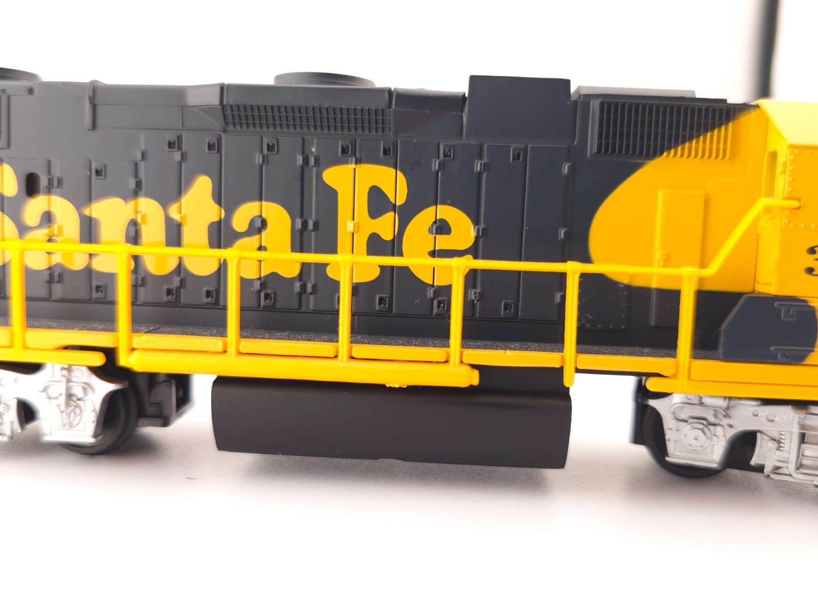 Life-Like HO Scale Santa Fe GP38 DUMMY Diesel Locomotive #3600 Model Train