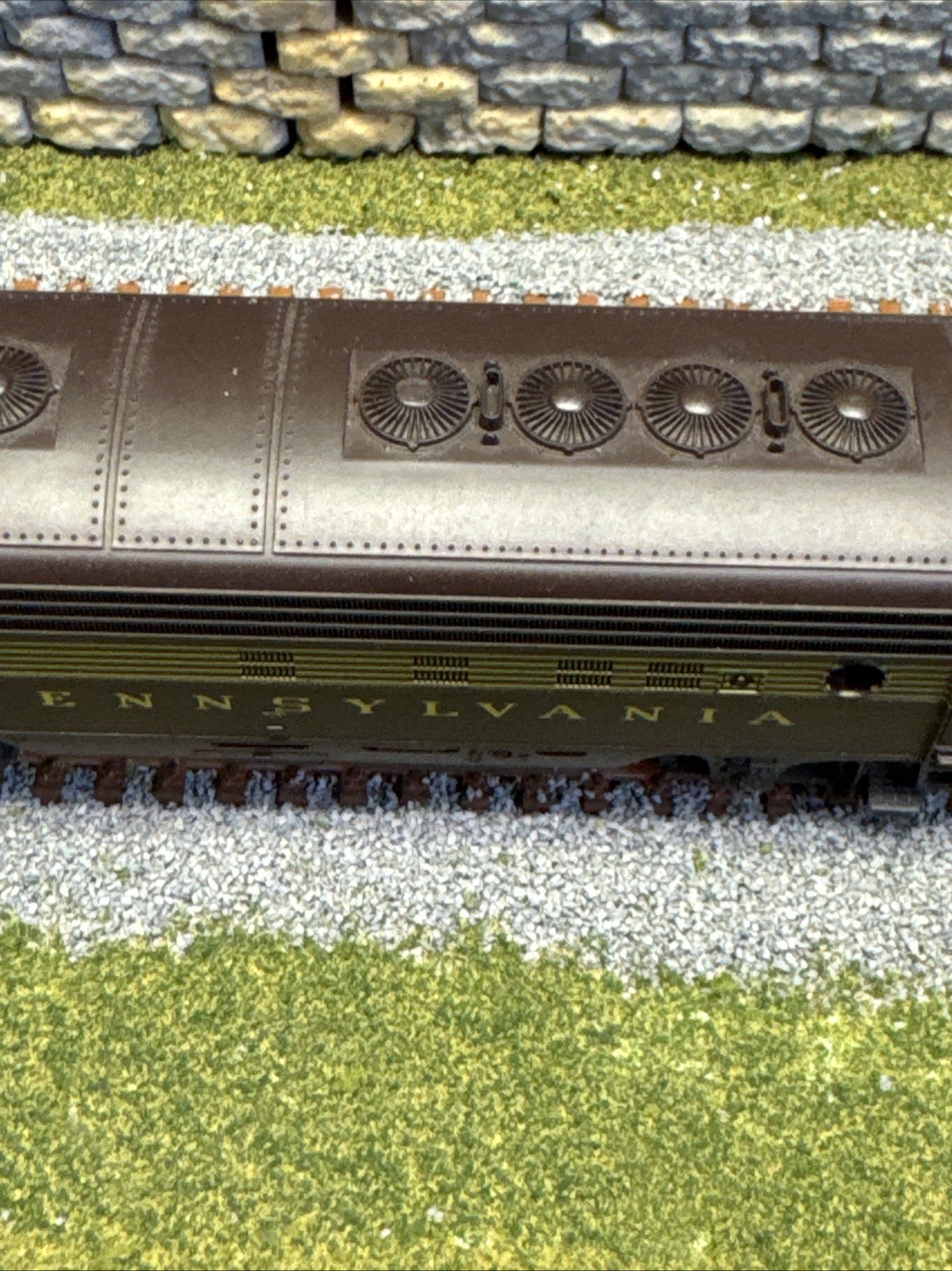 “HO SCALE “”ATLAS”” MODEL OF A PENNSYLVANIA FP7 ENGINE NO 9834.”