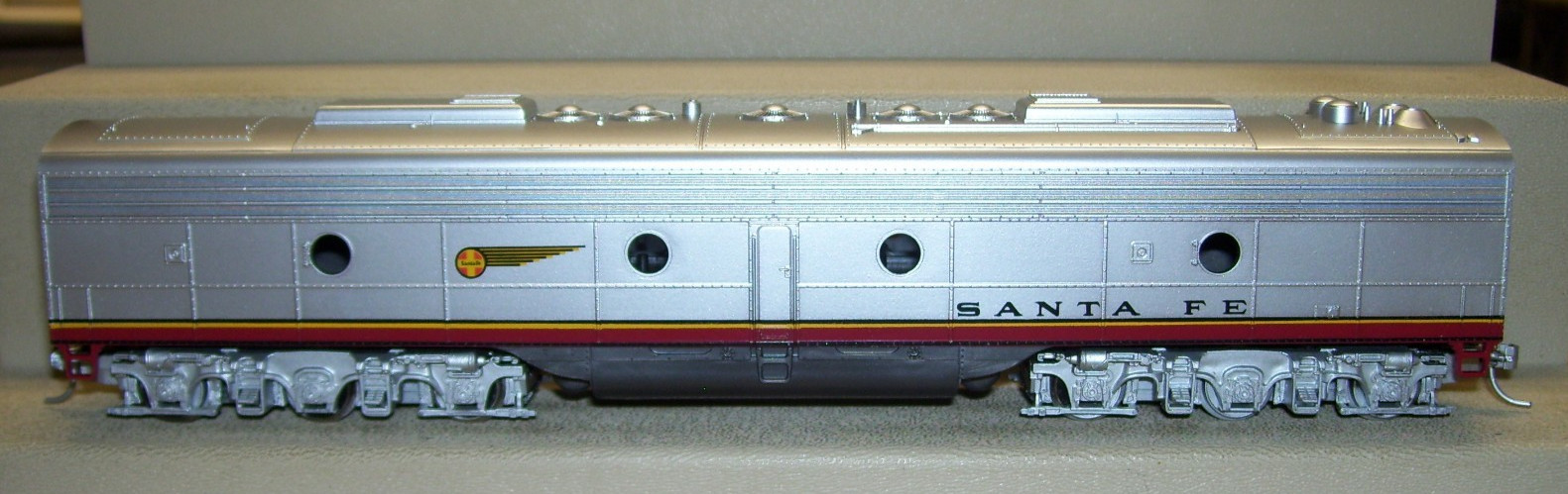Rivarossi IHC HO Santa Fe EMD E-8B Dummy Locomotive with Kadees, in Original Box