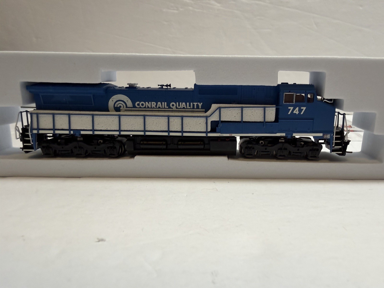 N Scale Atlas Dash 8-40cw #747 DCC & SOUND & Atlas Caboose