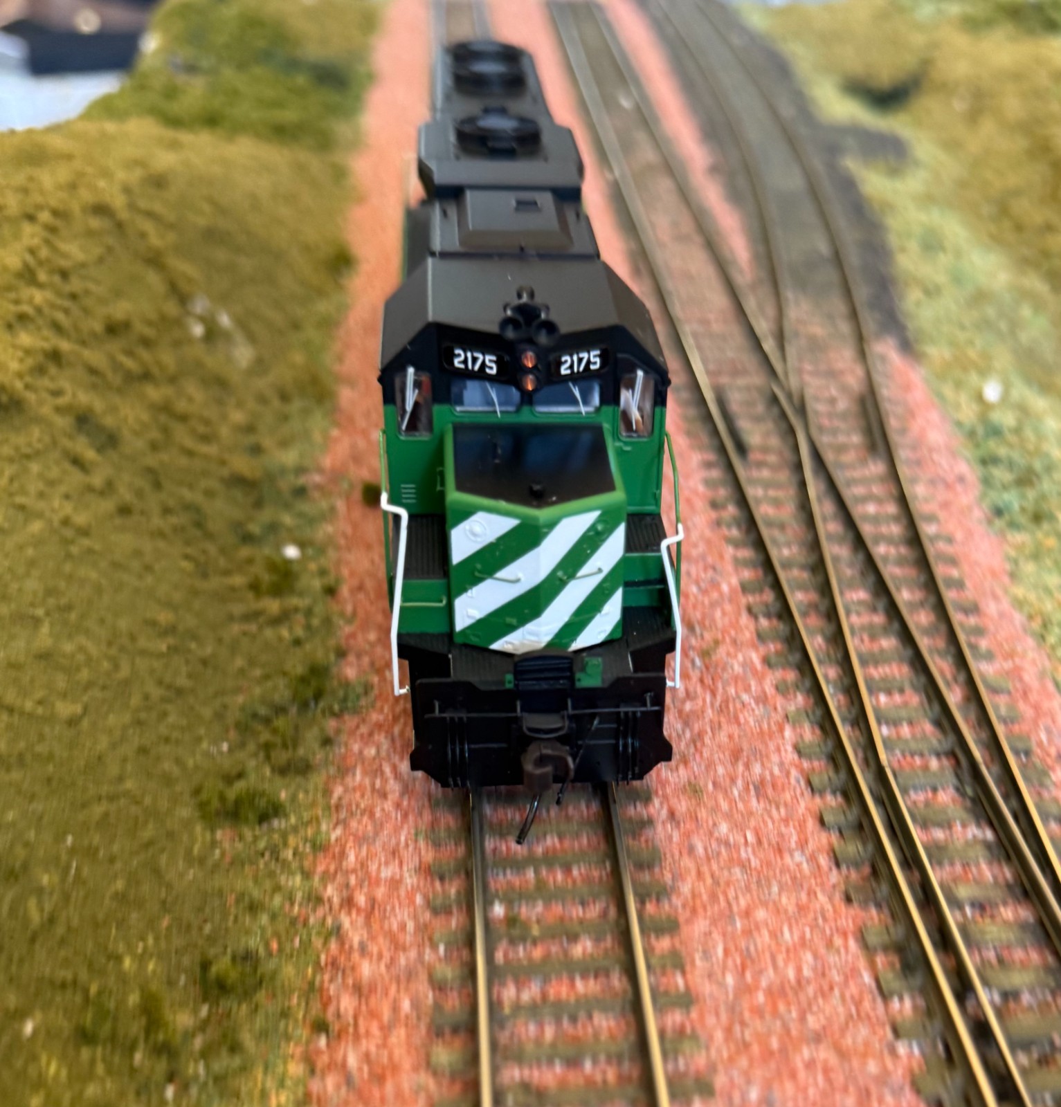 HO Atlas Classic 8954 GP38 Burlington Northern #2175. DC/DCC Decoder. TRO. IOB.
