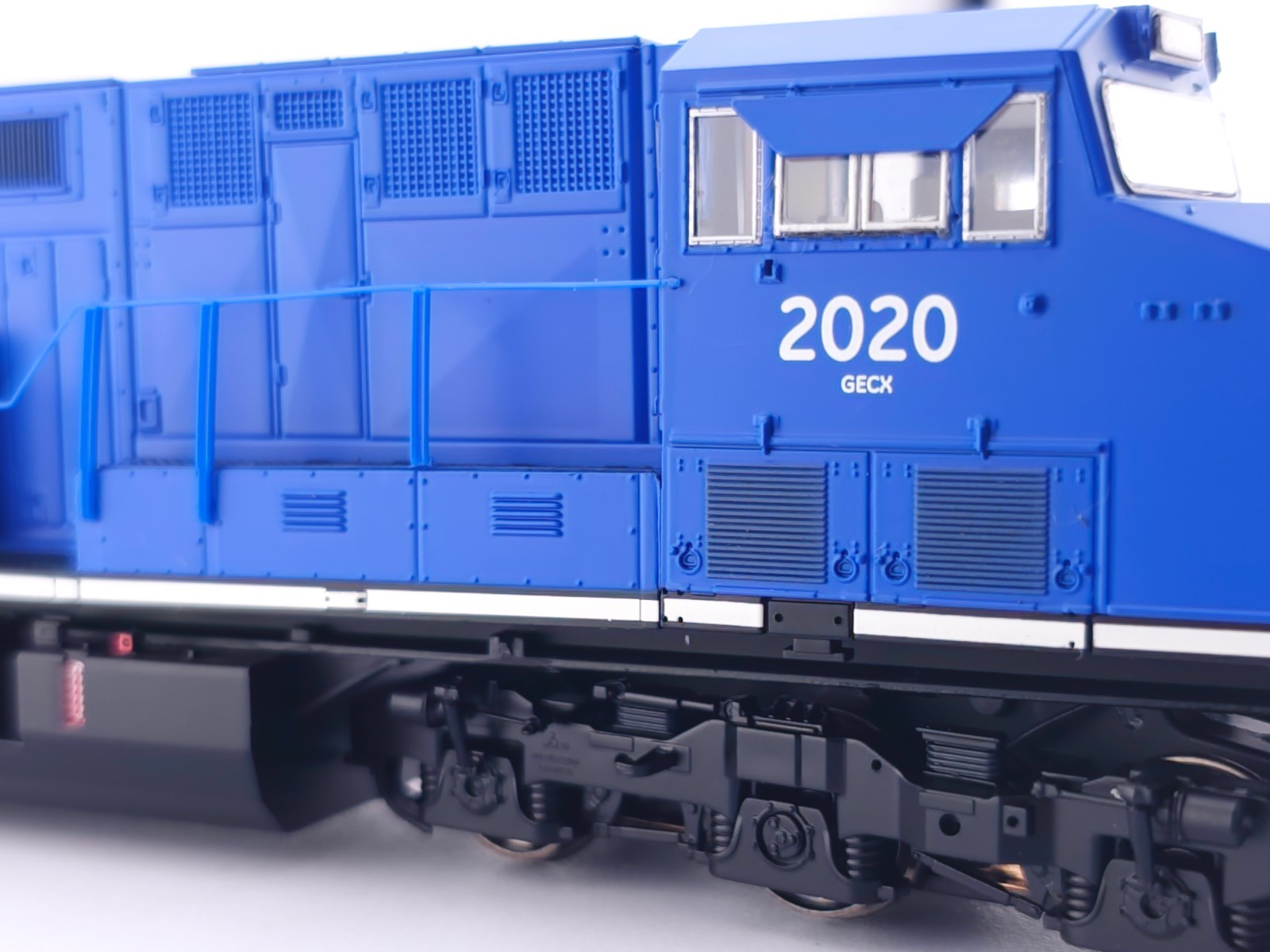 Scaletrains Operator HO Scale SXT10450 GE Tier 4 GEVO GE DEMO ET44AC #2020 DCC
