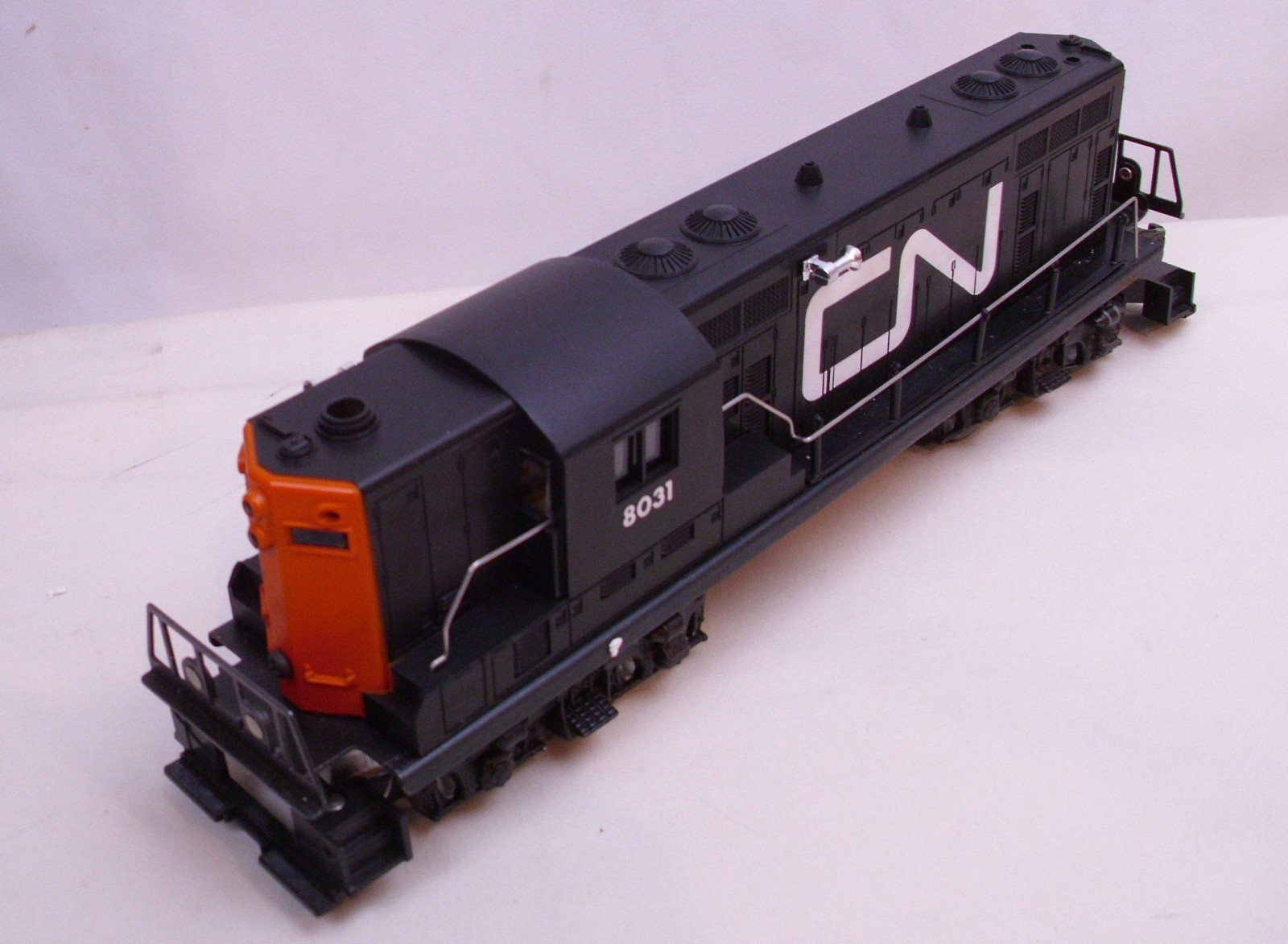 LIONEL CANADIAN NATIONAL GP-7 DIESEL LOCOMOTIVE 4-0-4 O SCALE 1978 6-8031