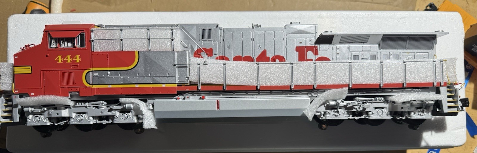 LIONEL 6-82216 SANTA FE “Warbonnet” LEGACY ES44AC Diesel Engine O-Gauge TESTED!!