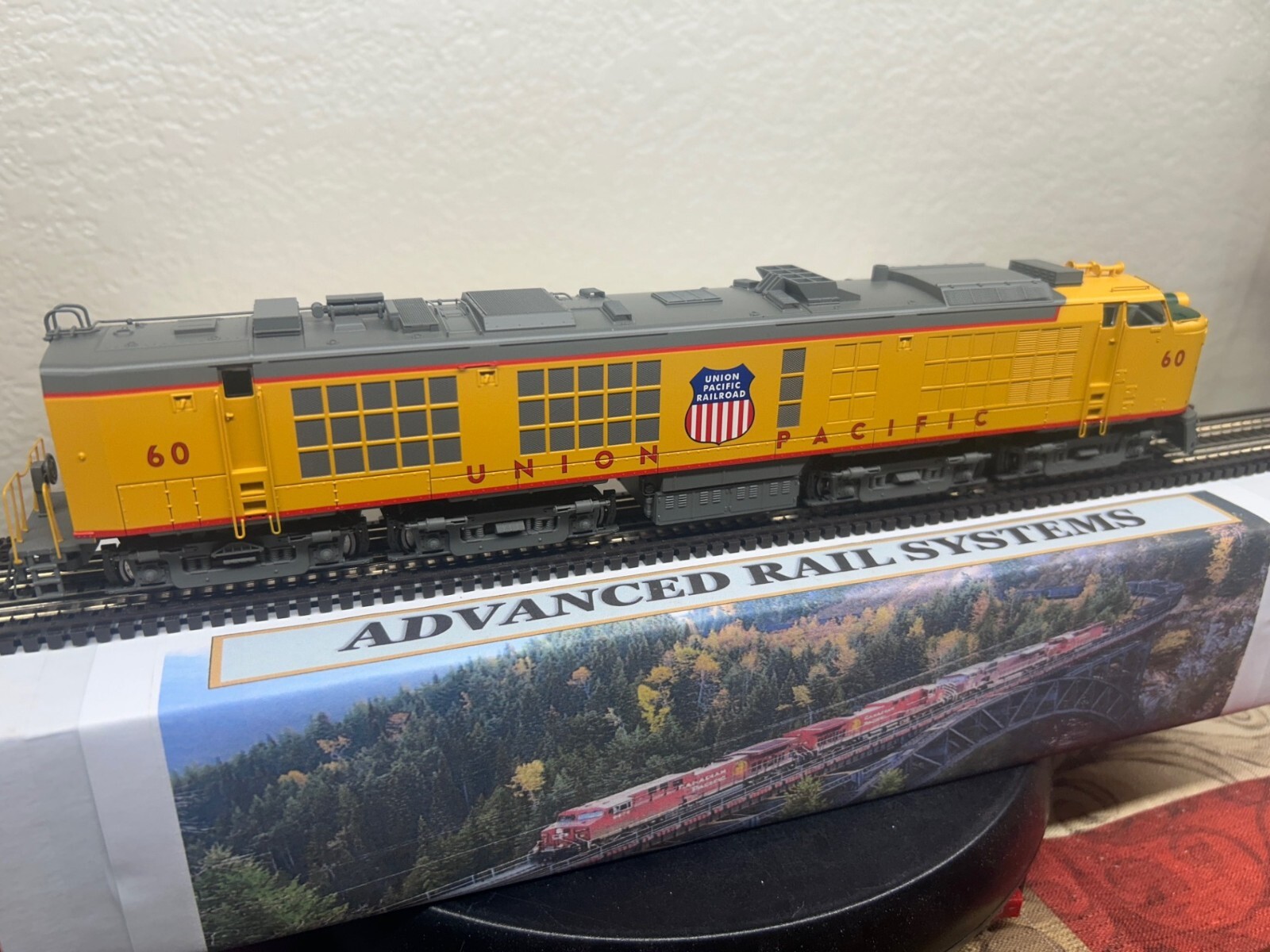 UNION PACIFIC – 1st GEN GAS TURBINE #60 LOCO – DC/DCC plug – HO Scale – NEW