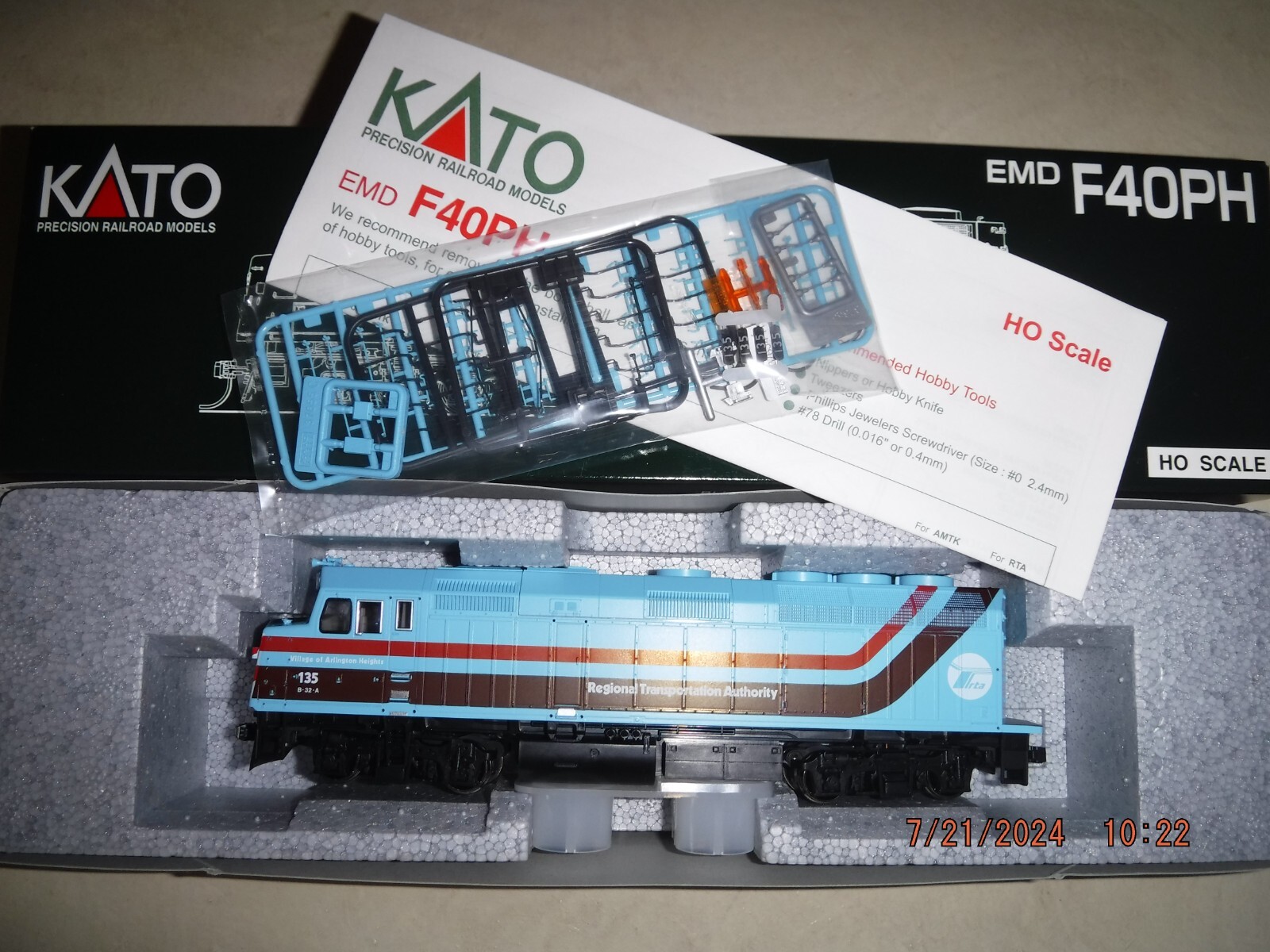 KATO HO EMD F40PH CHICAGO RTA LOCOMOTIVE VILLAGE OF ARLINGTON HEIGHTS BRAND NEW