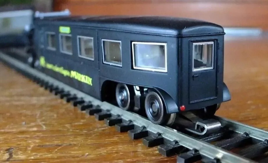 Marklin 3118 HO gauge Micheline Type 11 railcar in black livery
