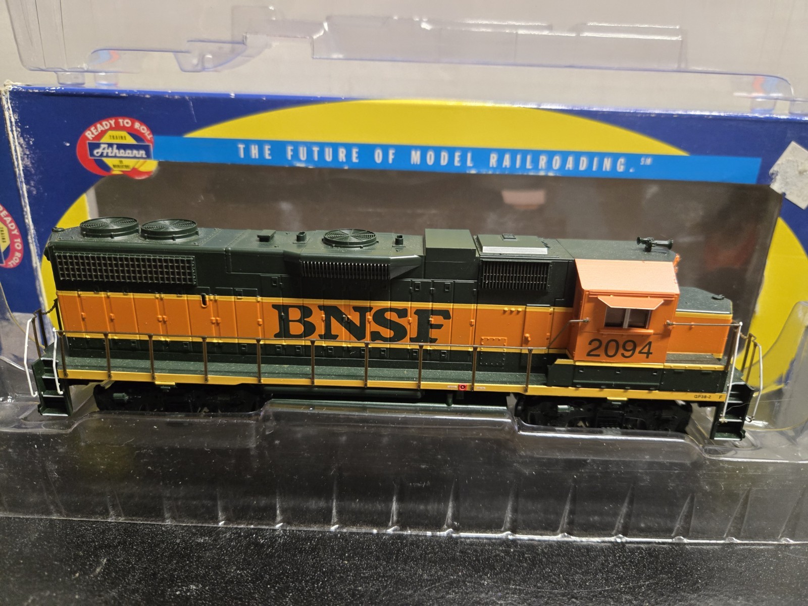 HO Scale Athearn RTR 7992 BNSF Railway GP38-2 #2094 Heritage 1, DCC Ready